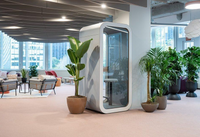 Cabina acústica e insonorizada para empresas en una oficina moderna Cabina acústica e insonorizada para empresas en una oficina moderna